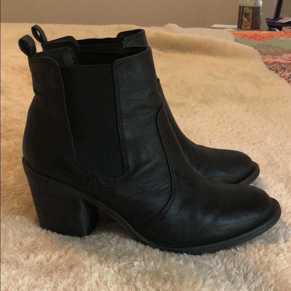 Ankle Chelsea boot with heel
